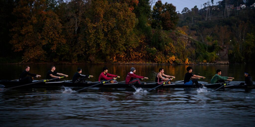 Sideview of team rowing